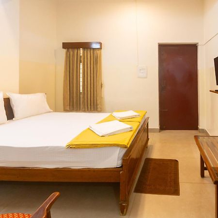 Sri Ramakrishna Hotel Bangalore Buitenkant foto