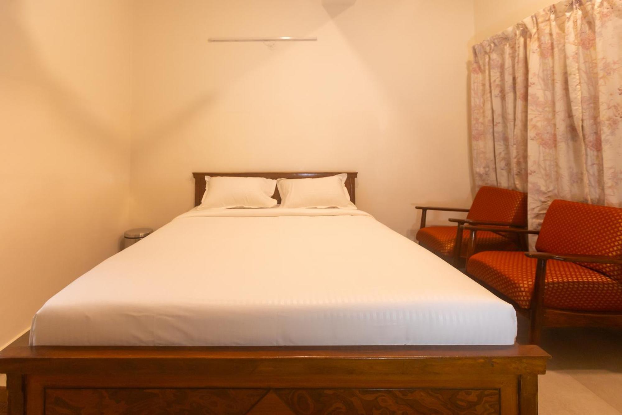Sri Ramakrishna Hotel Bangalore Buitenkant foto