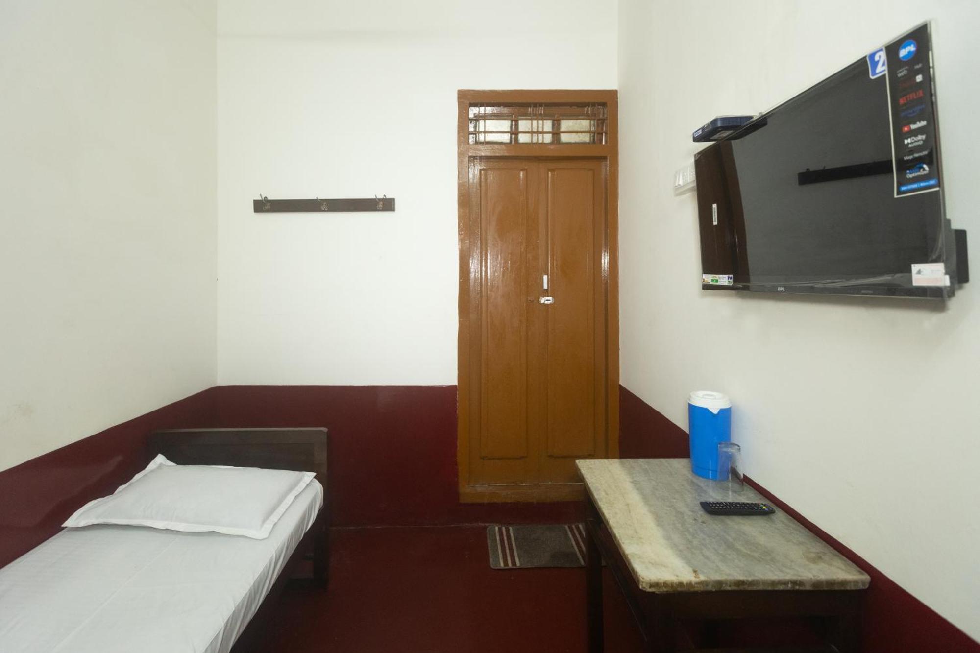 Sri Ramakrishna Hotel Bangalore Buitenkant foto