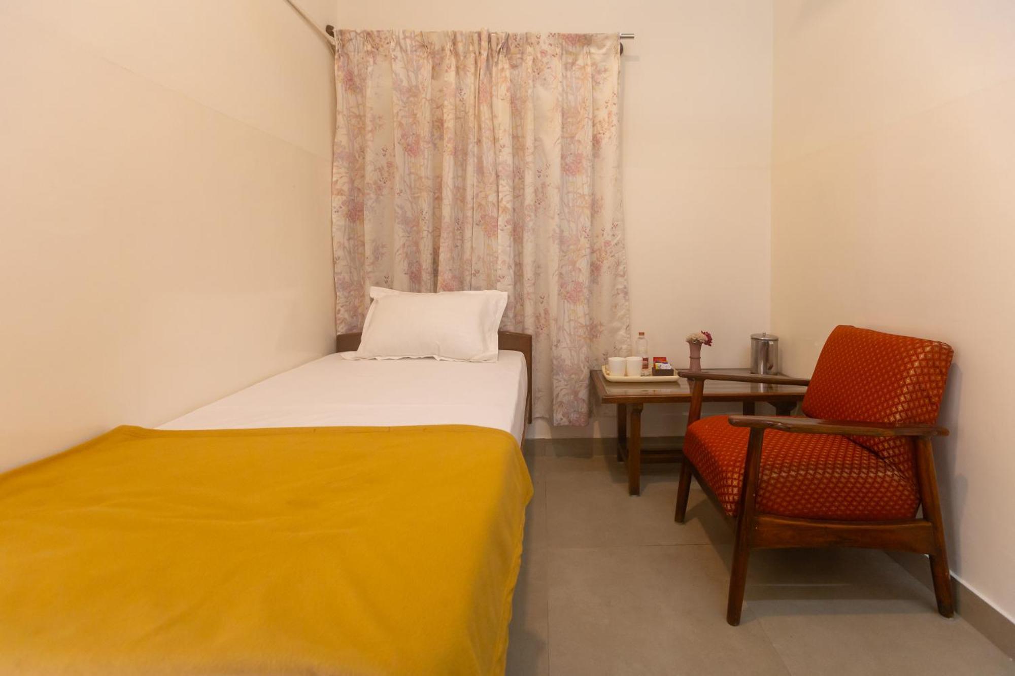 Sri Ramakrishna Hotel Bangalore Buitenkant foto