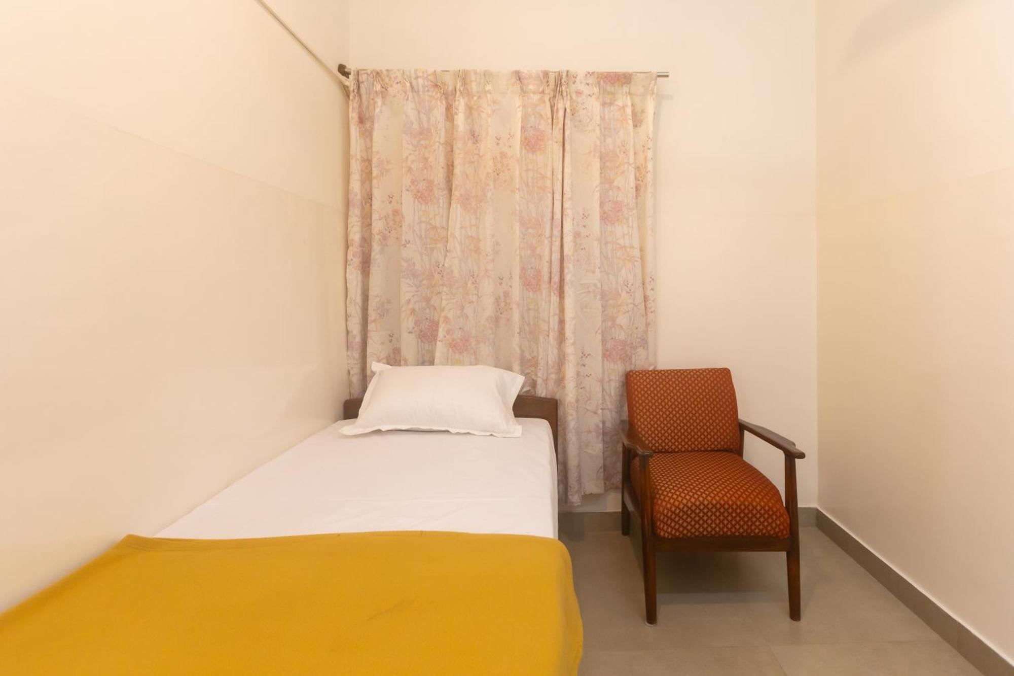 Sri Ramakrishna Hotel Bangalore Buitenkant foto