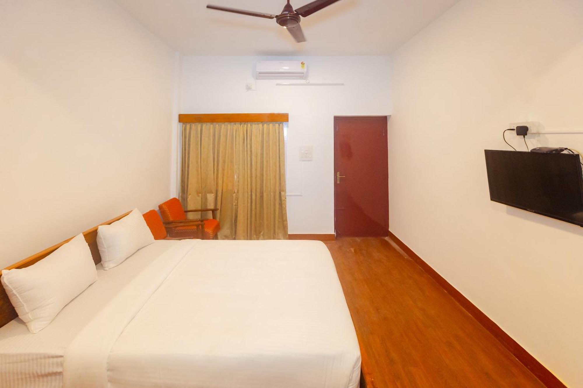 Sri Ramakrishna Hotel Bangalore Buitenkant foto