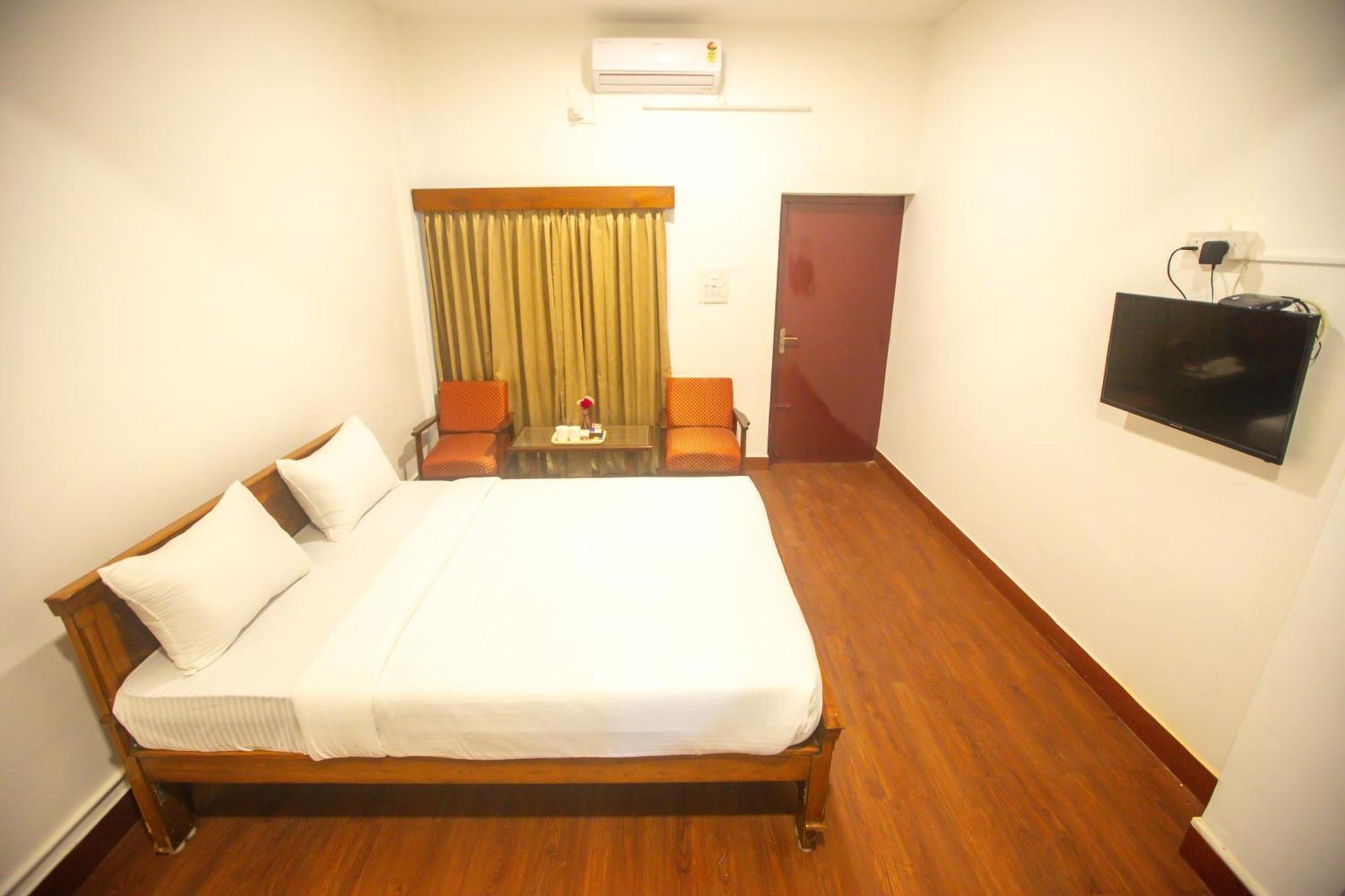 Sri Ramakrishna Hotel Bangalore Buitenkant foto