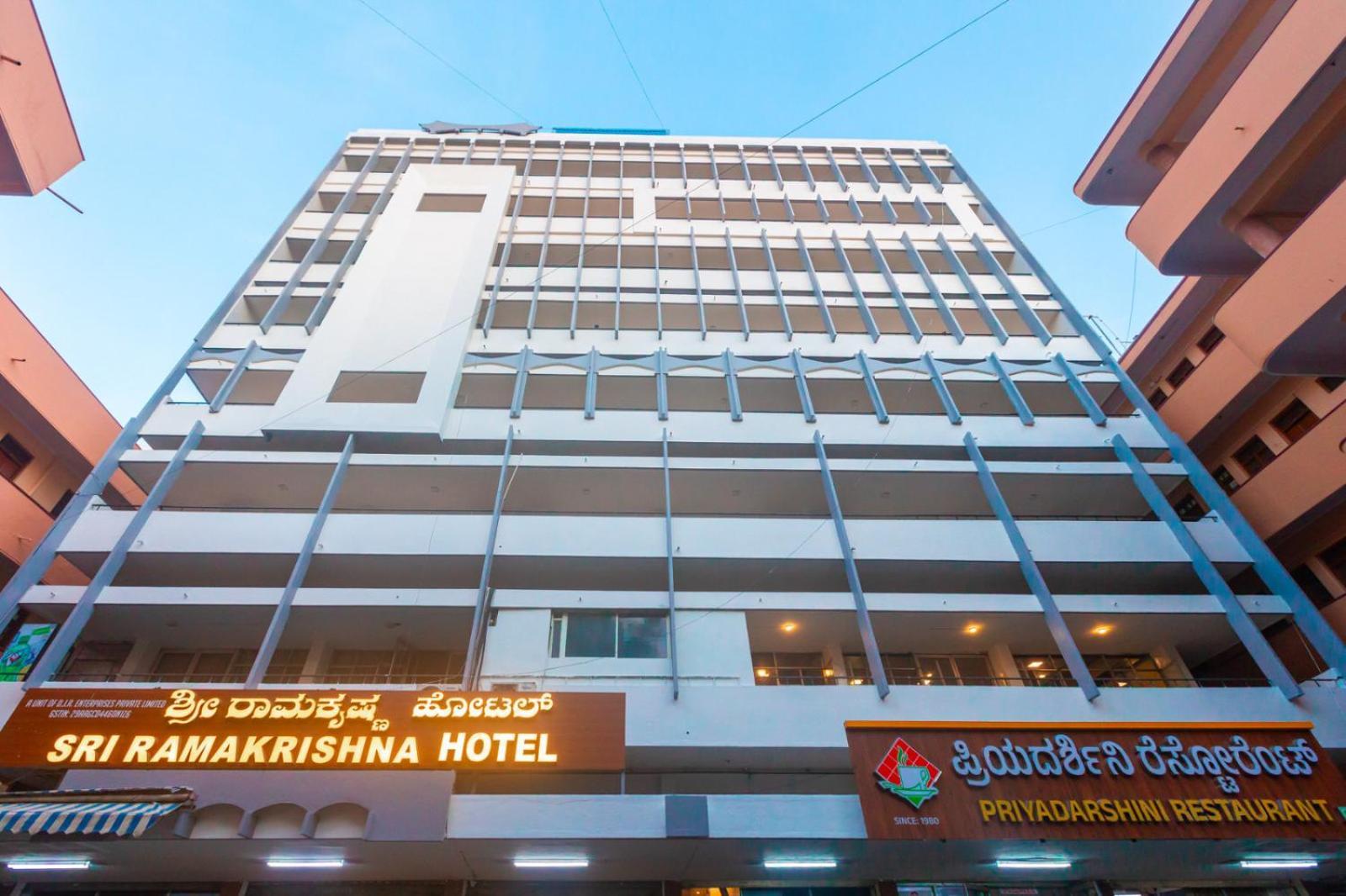 Sri Ramakrishna Hotel Bangalore Buitenkant foto