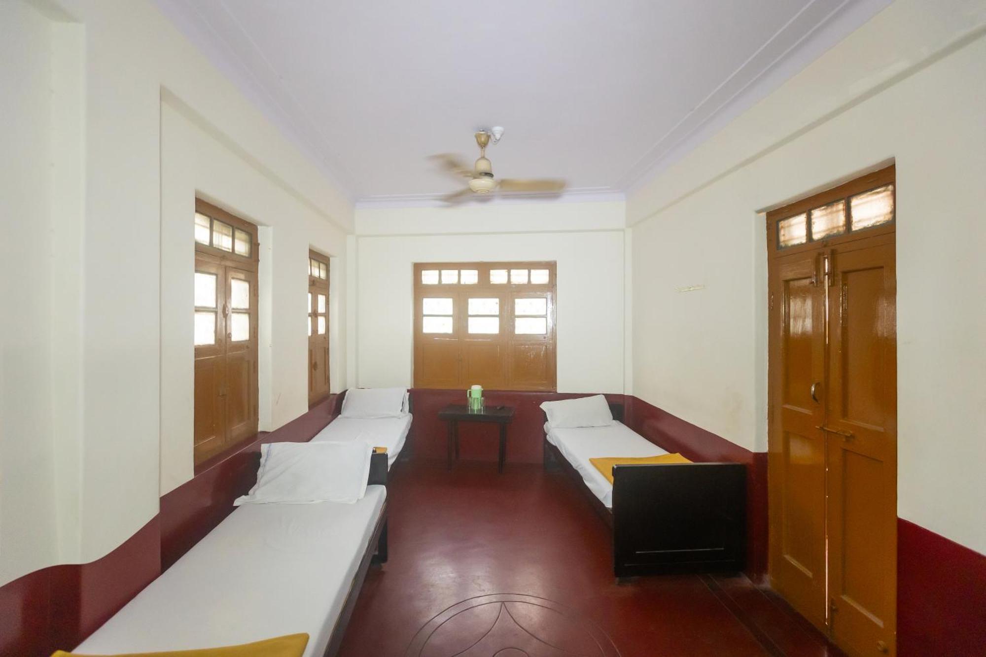 Sri Ramakrishna Hotel Bangalore Buitenkant foto