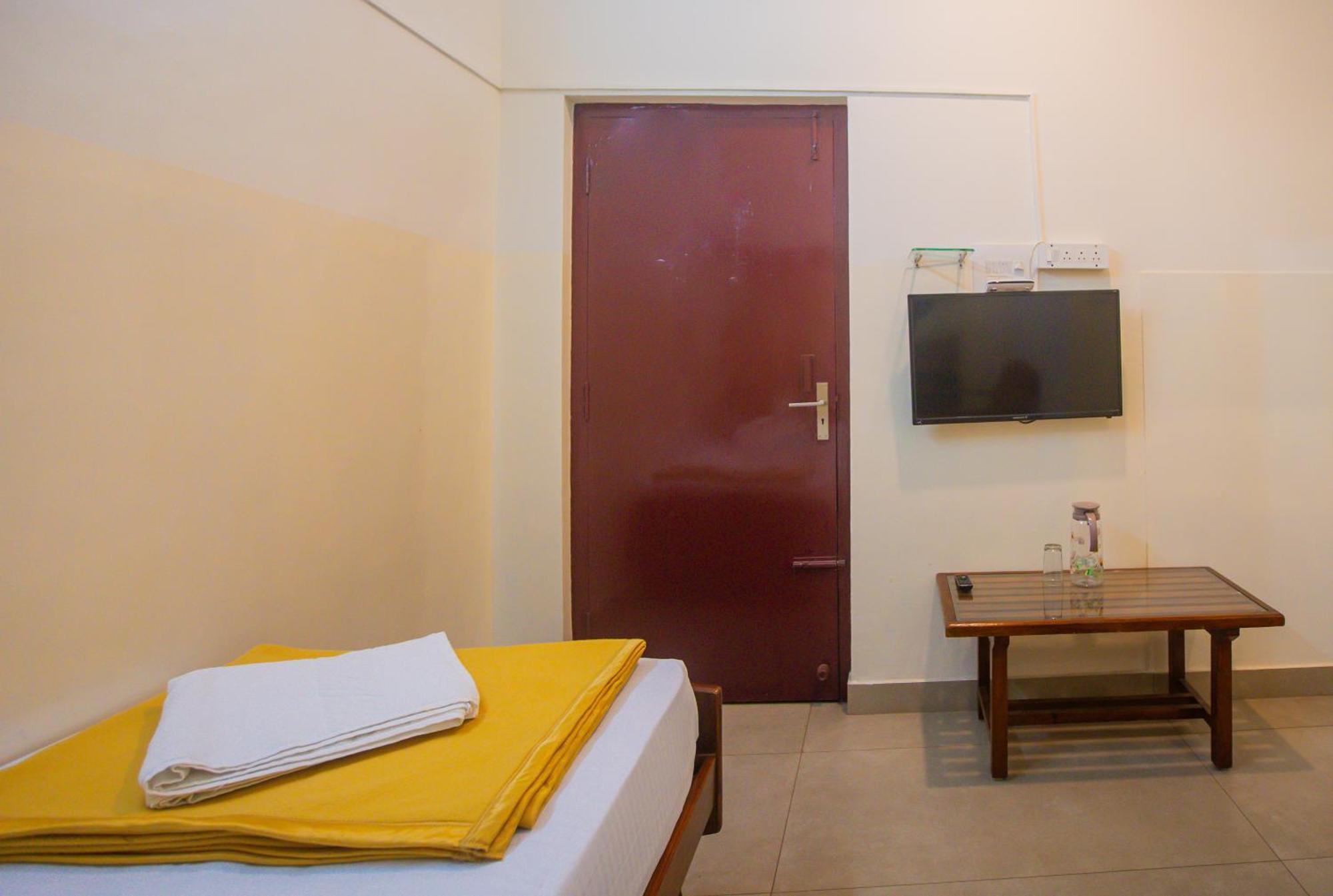 Sri Ramakrishna Hotel Bangalore Buitenkant foto