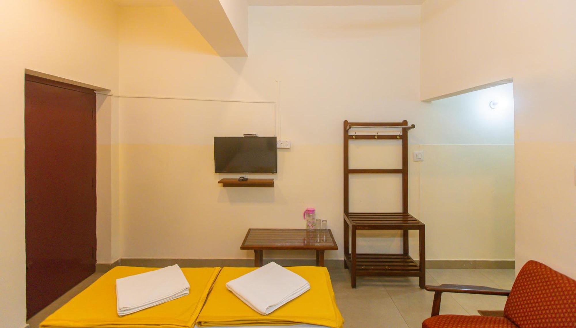 Sri Ramakrishna Hotel Bangalore Buitenkant foto