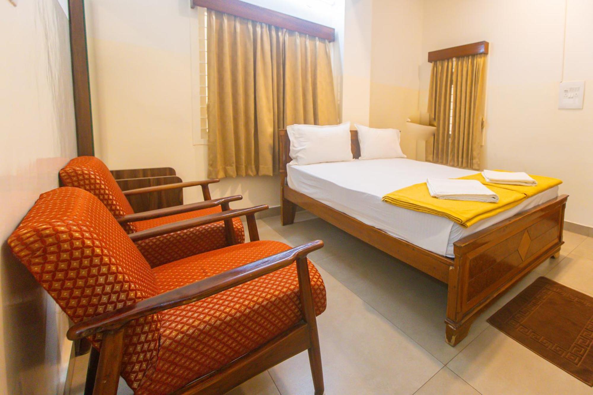 Sri Ramakrishna Hotel Bangalore Buitenkant foto