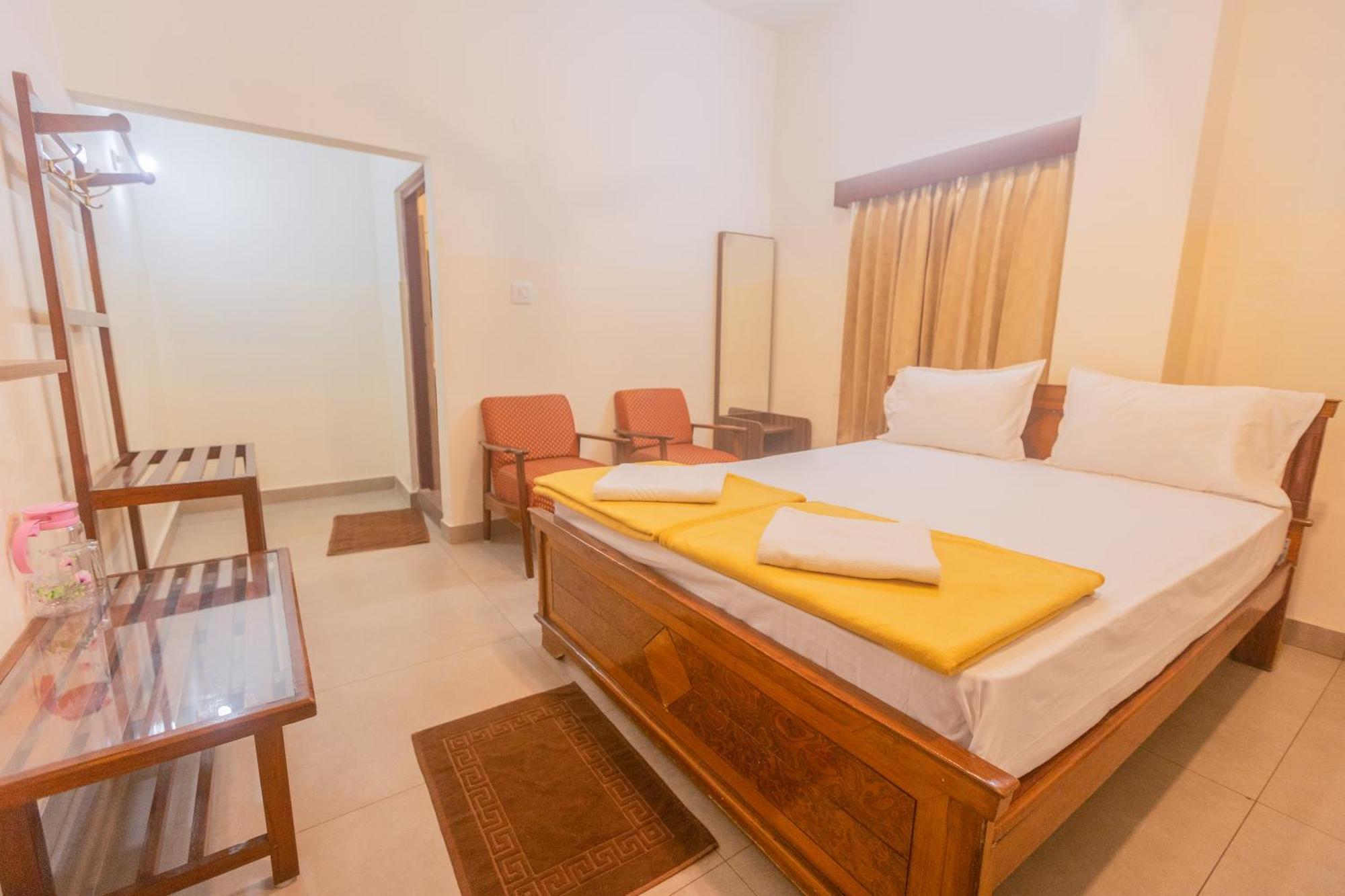 Sri Ramakrishna Hotel Bangalore Buitenkant foto